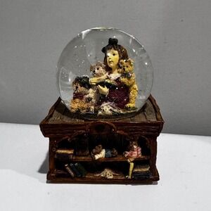 Boyds Bear Kelly & Company Bear Collector Water Snow Globe Musical‎ 272056 Flaw